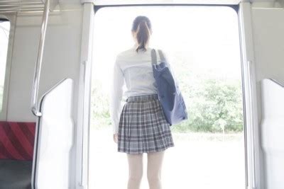 逆痴漢体験談|電車内でノーパン痴女に逆痴漢された！チンコを揉まれ、SEX